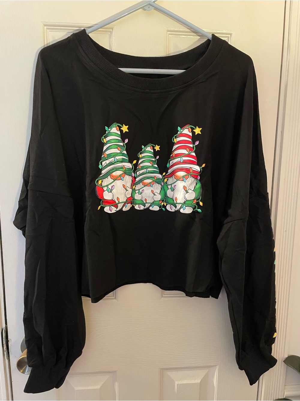 Women’s XXL Festive Holiday Gnome crop Swaetshirt New